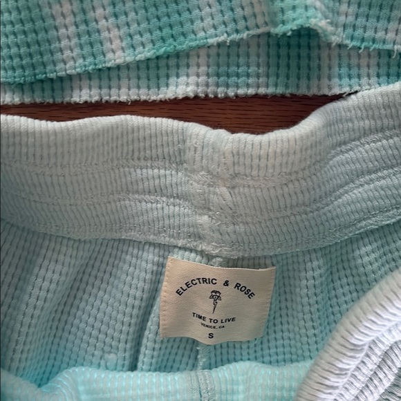 Electric & Rose Blue and White Tie-Dye Sweatshirt thermal Shorts Set - Picture 3 of 4